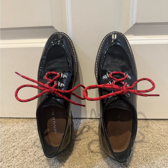 Donald Pliner Women's Lace Up Lug Oxford Flats - Picture 4 of 9